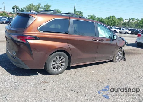 2021 Toyota Sienna Le z USA, uszkodzony, nr VIN 5TDKRKEC0MS062918
